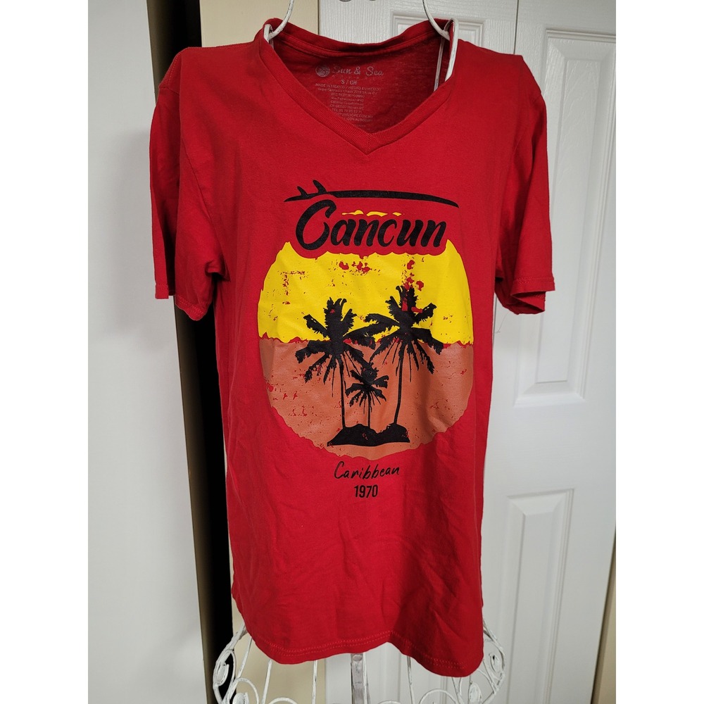 Cancun Caribbean 1970 Tropical Palm Trees Graphic VNeck TShirt Red Womens Size S